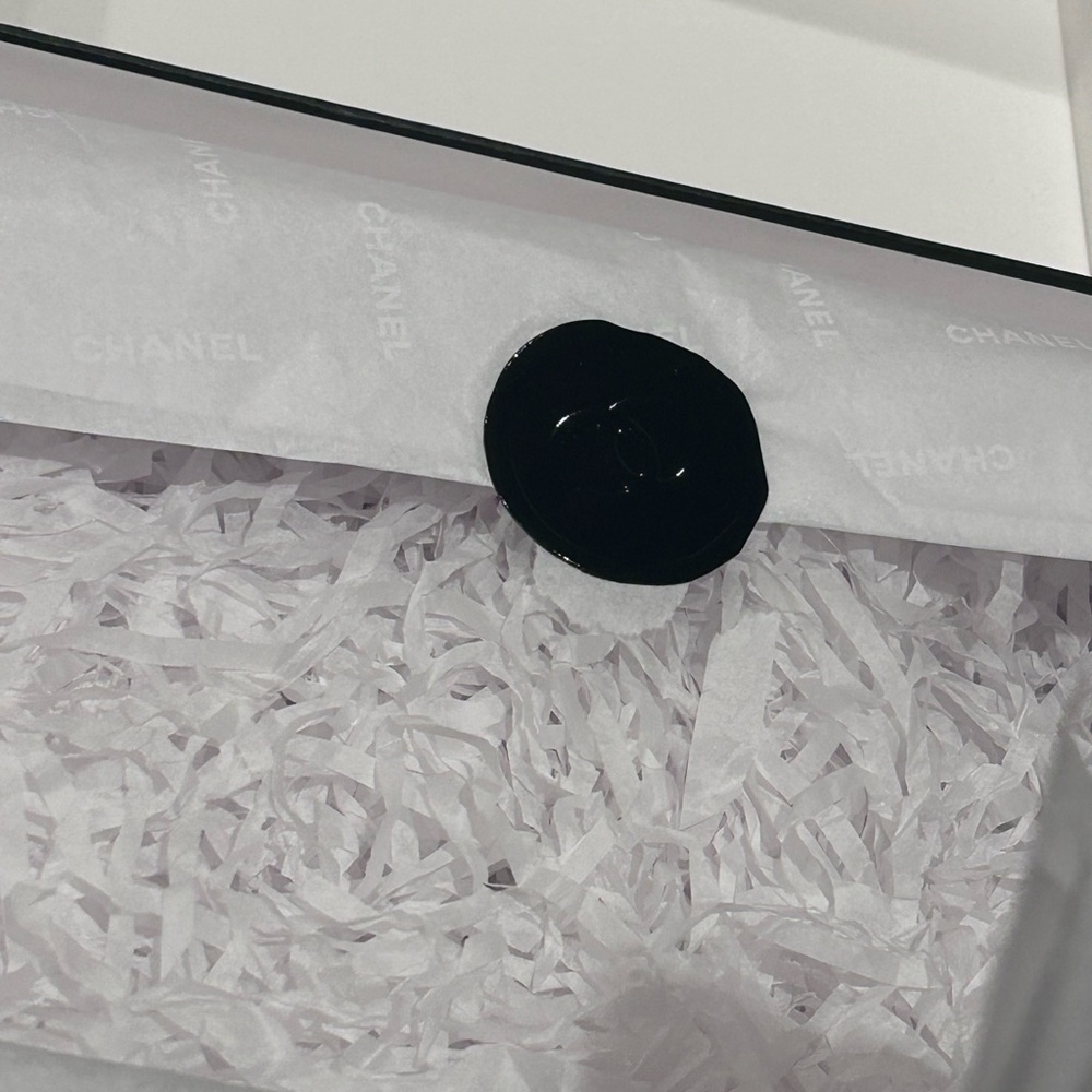 Empty Chanel Box - Picture 14 of 15